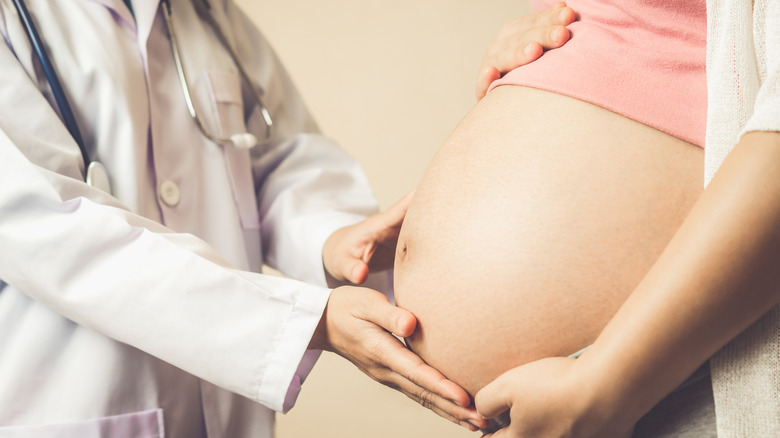 Pregnant woman and her doctor