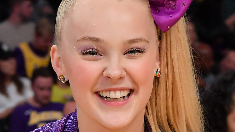 Jojo Siwa at a Lakers Game