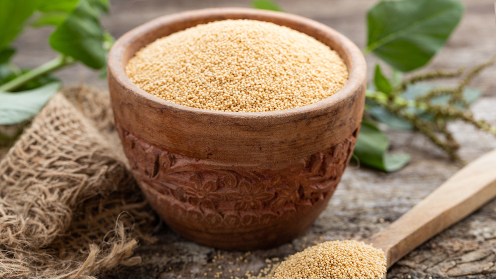 Amaranth grain in bowl