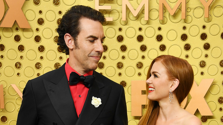 Actors Sacha Baron Cohen and Isla Fisher looking at each other