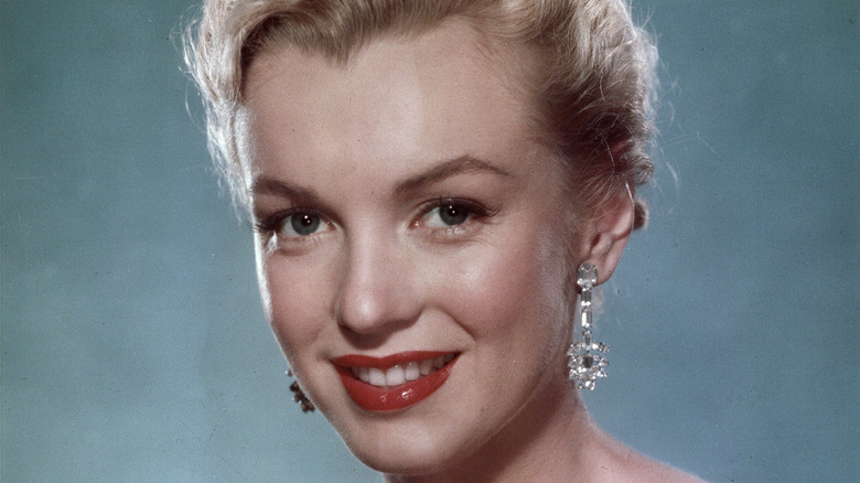 Marilyn Monroe posing for a portrait