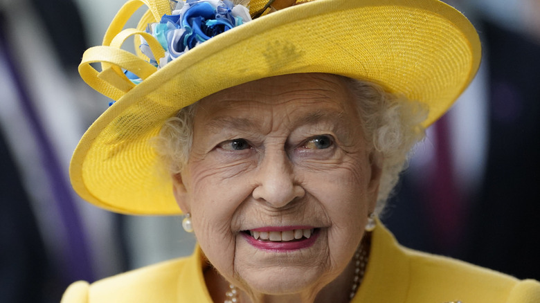 Queen Elizabeth in yellow 