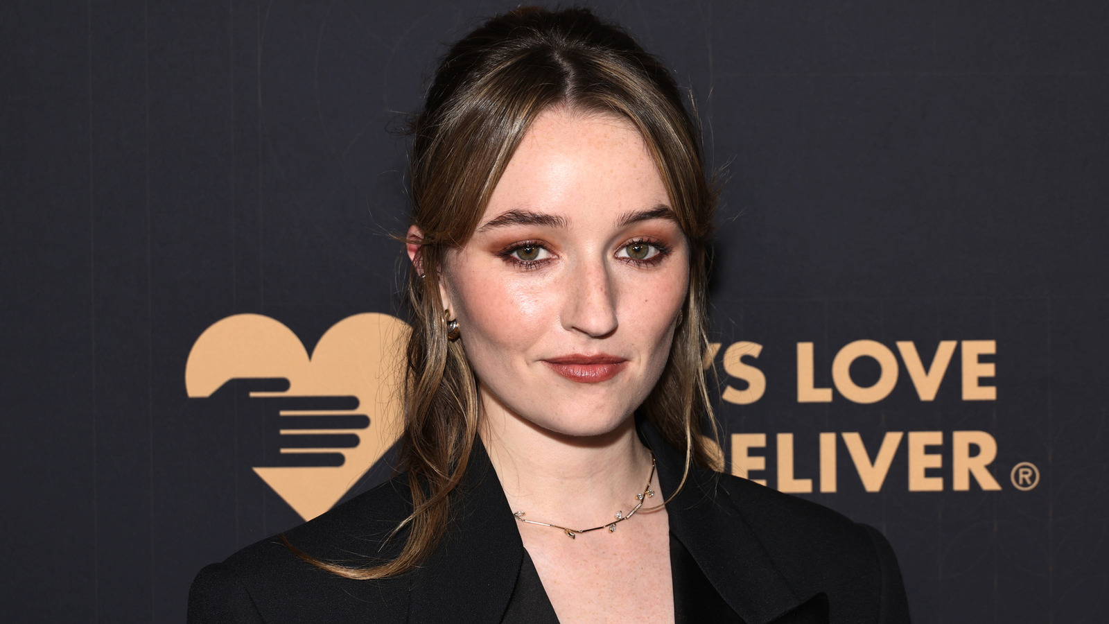 <a href="https://www.thelist.com/1789508/why-apple-cider-vinegar-star-kaitlyn-dever-looks-familiar/" target="_blank">Here’s Why Apple Cider Vinegar Star Kaitlyn Dever Looks So Familiar</a>