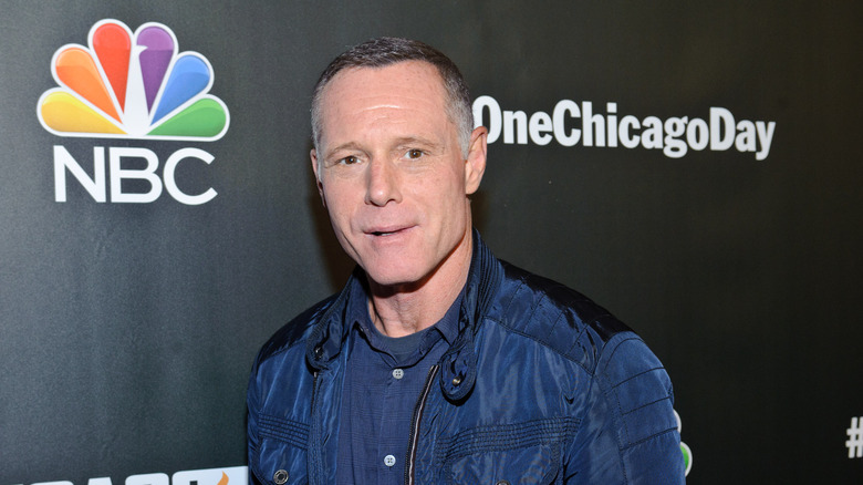 Jason Beghe posing 
