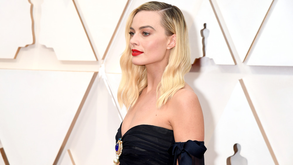 Margot Robbie raising one eyebrow 