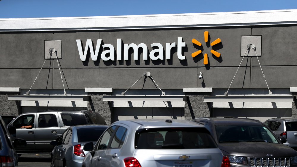 Walmart exterior signage