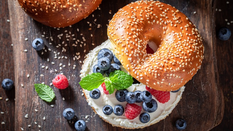 bagel with toppings