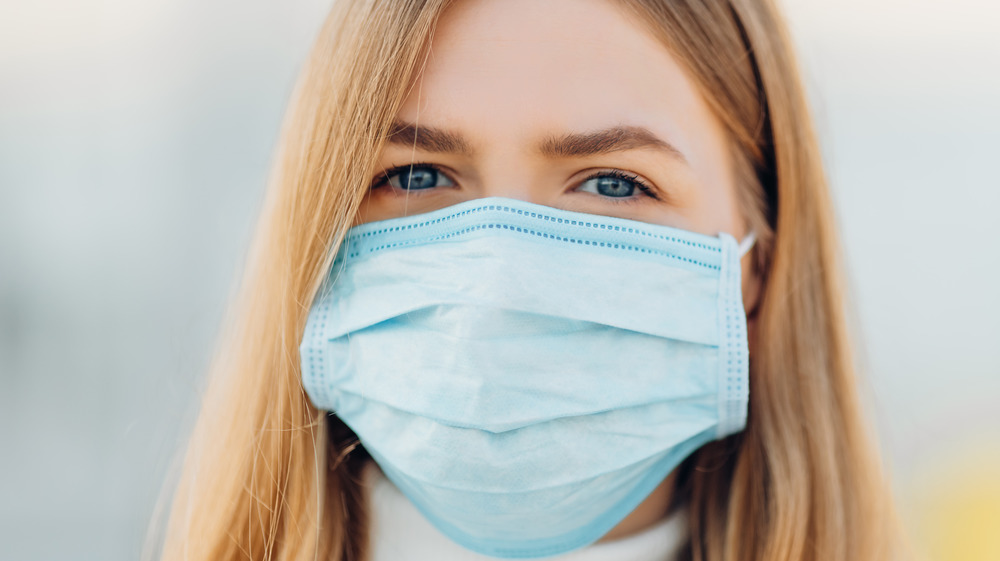 woman wearing face mask