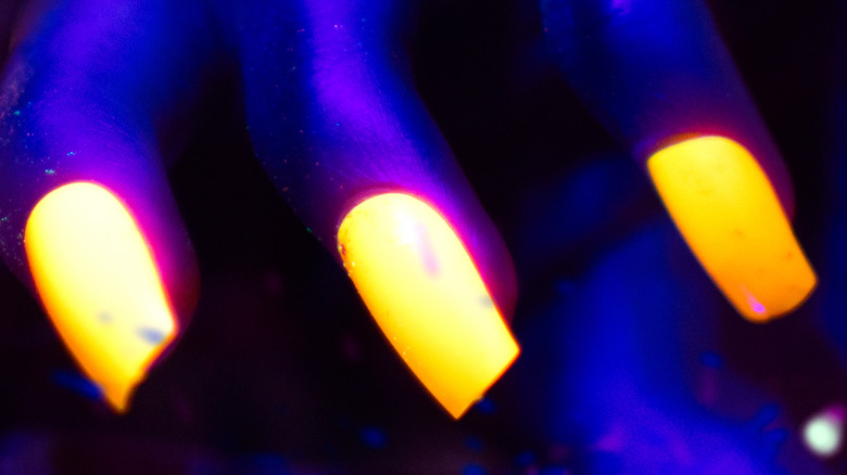 Glowing nails