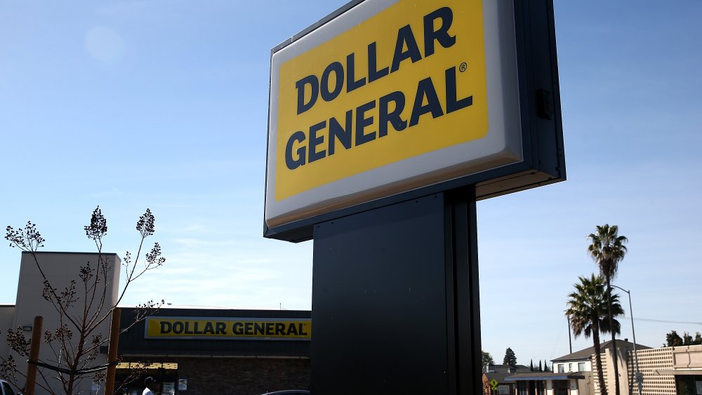 Dollar General storefront