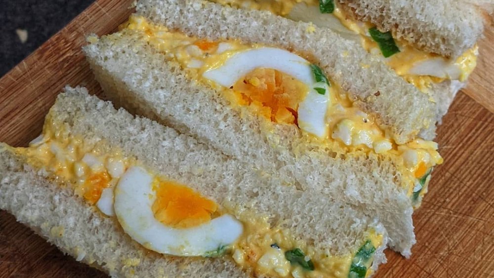 egg salad sandwich