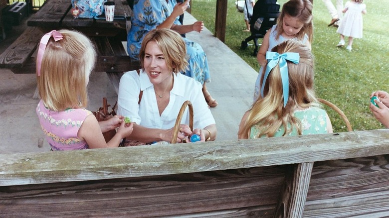 Erin Napier speaking to her two girls