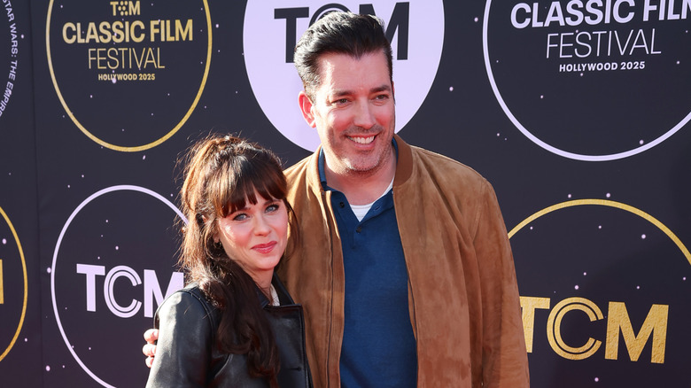 Jonathan Scott with his arm around Zooey Deschanel