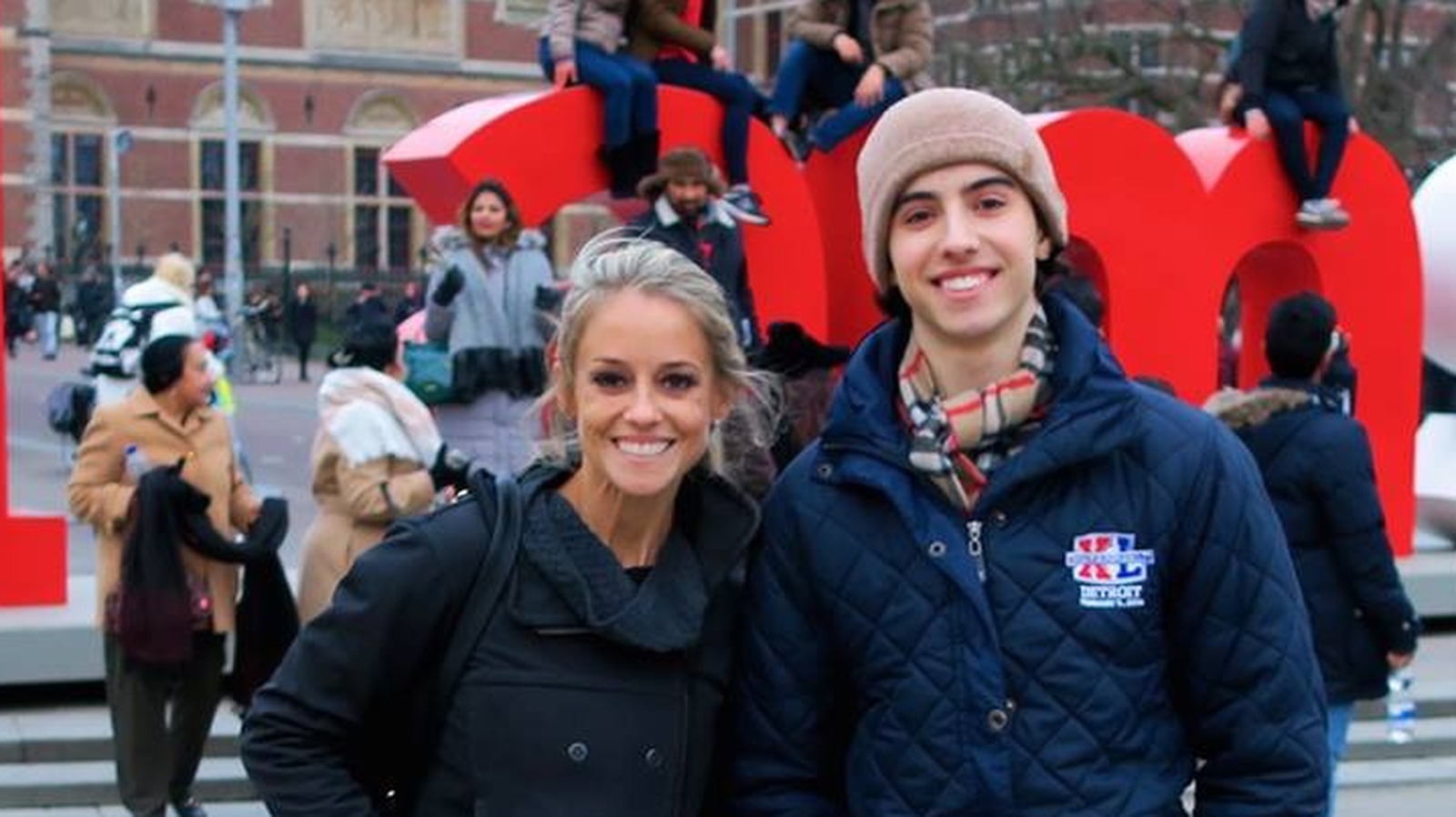 <a href="https://www.thelist.com/1820115/hgtv-nicole-curtis-son-ethan-grown-up/" target="_blank">HGTV Star Nicole Curtis’ Son Ethan Is All Grown Up Now</a>