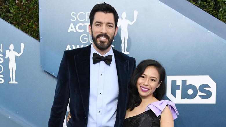 Drew Scott and Linda Phan posing