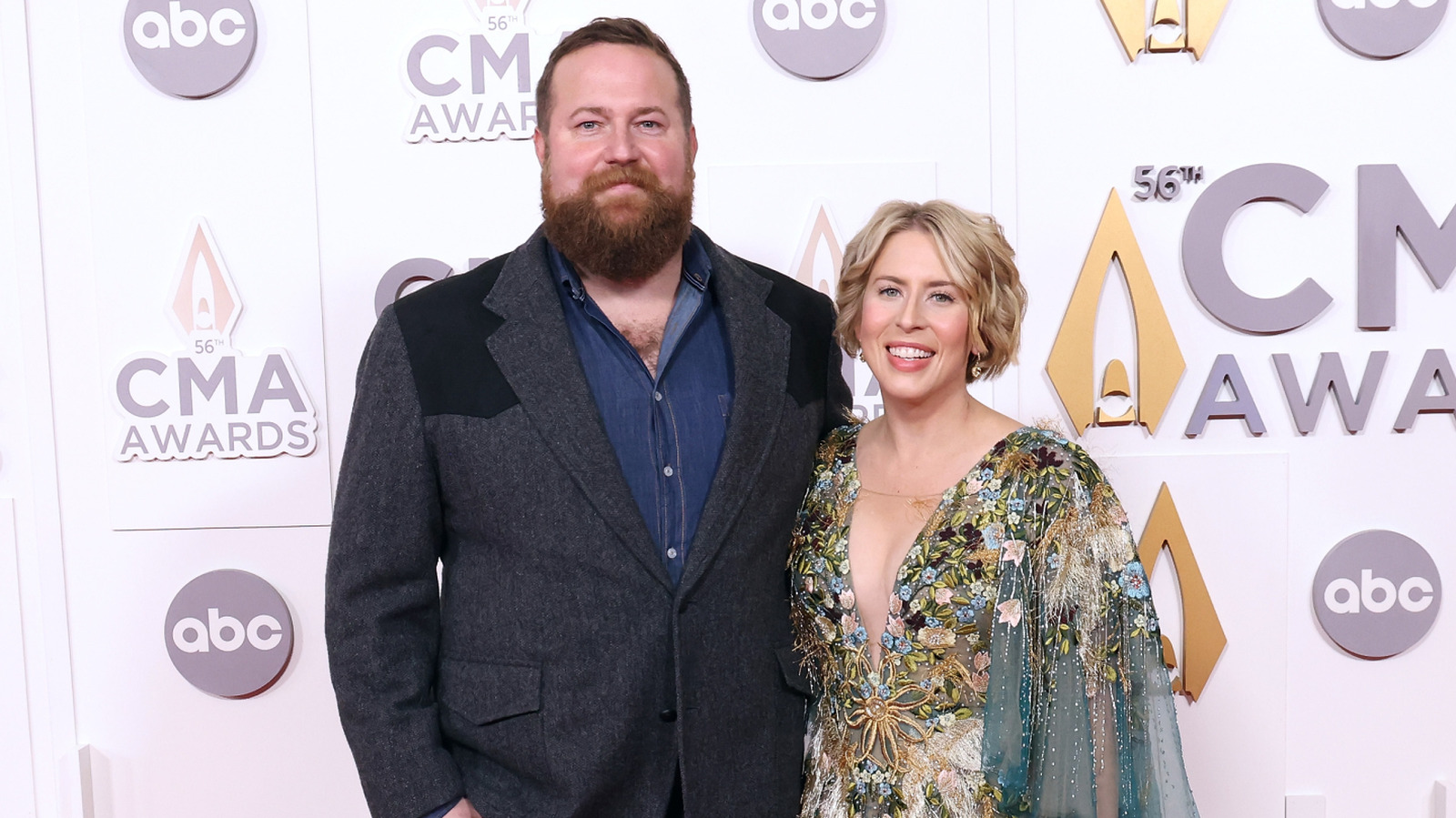 HGTV のベンとエリン・ネイピア、結婚式当日のビデオではまったく認識できないように見える