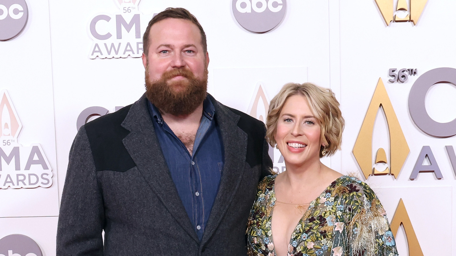 <a href="https://www.thelist.com/1745683/hgtv-erin-ben-napier-attempt-look-humble-despite-success-cringe/" target="_blank">HGTV’s Erin & Ben Napier Cringe Attempt To Look Humble For The Holidays</a>
