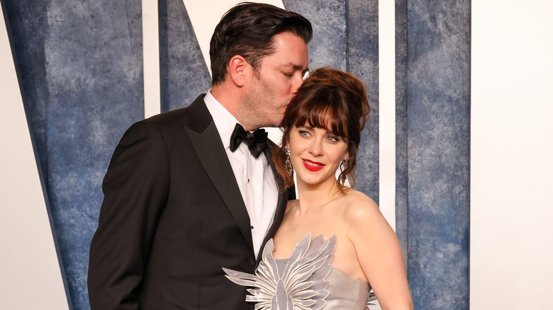 Jonathan Scott kissing Zooey Deschanel 