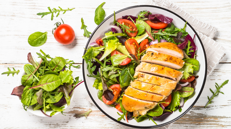 Mixed greens salad with tomatoes and chicken