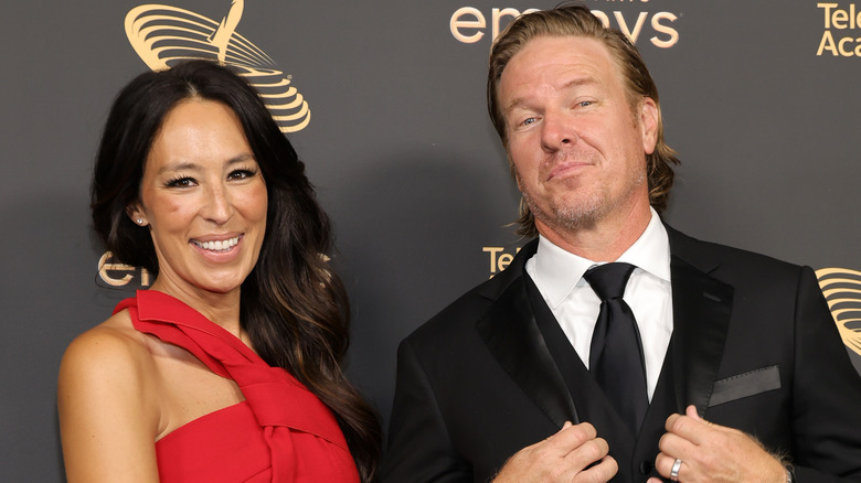 Chip and Joanna Gaines posing on the red carpet