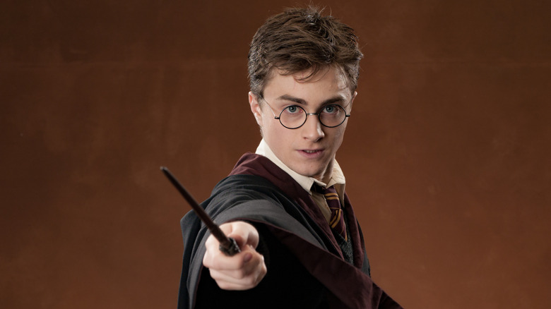 Daniel Radcliffe as Harry Potter pointing his wand