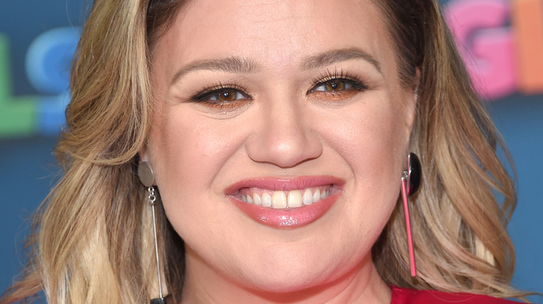 Kelly Clarkson smiles at an event 