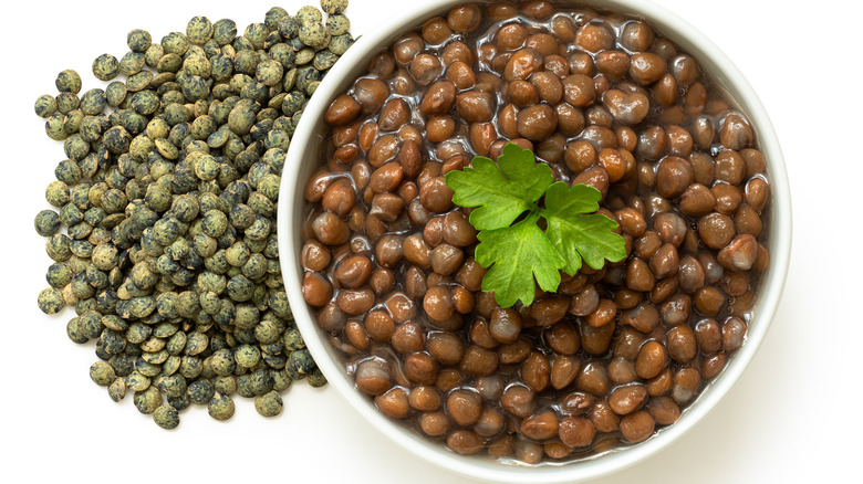 cooked and dry lentils