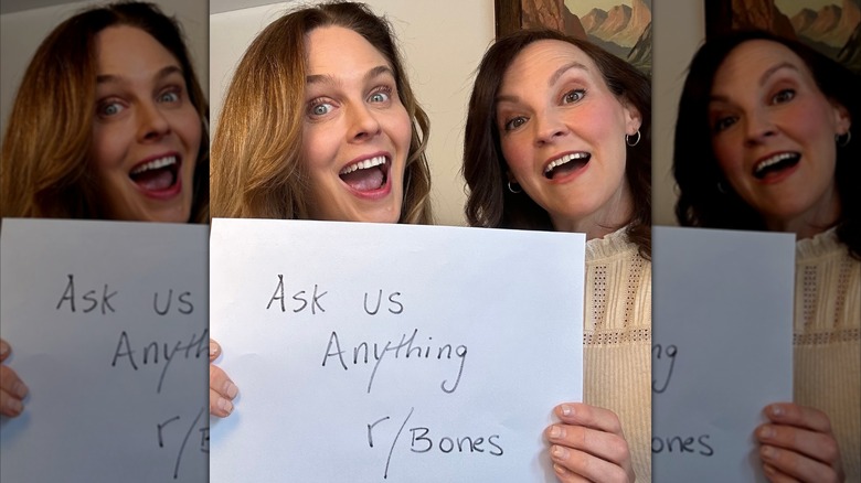 "Bones" actors Emily Deschanel and Carla Gallo hold a sign saying "Ask us anything r/ Bones" in a selfie smiling