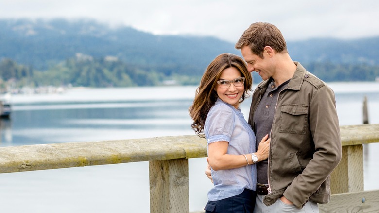 David Sutcliffe embracing Vanessa Marcil