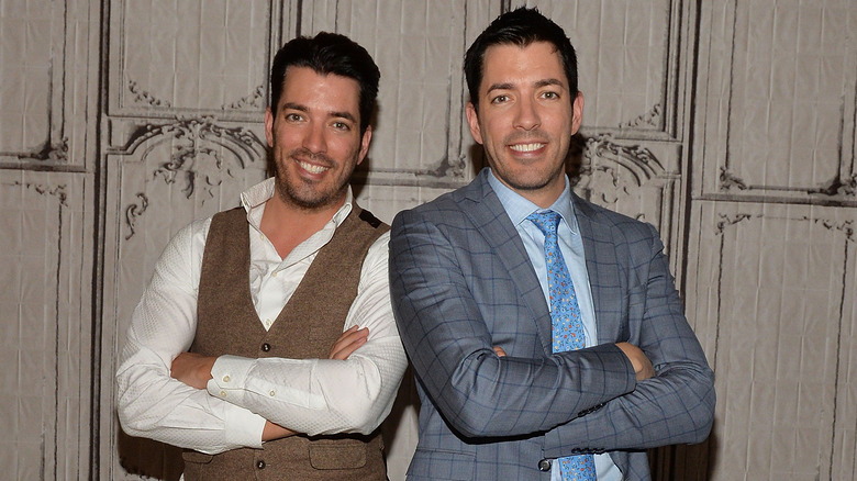 Drew and Jonathan Scott pose back to back