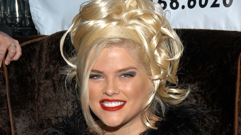 Anna Nicole Smith on the red carpet