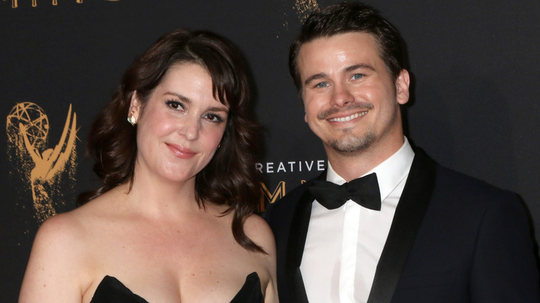 Jason Ritter and Melanie Lynskey smiling
