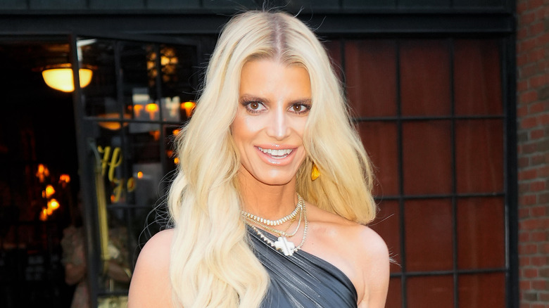 Jessica Simpson smiling outside of building