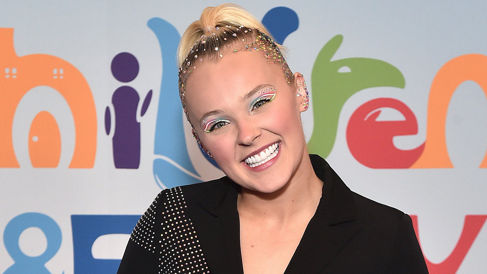 How JoJo Siwa Started A Fake Pregnancy Rumor About Herself