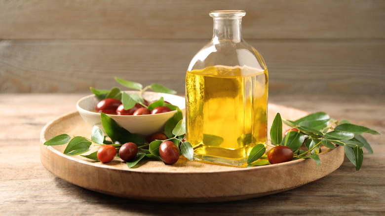 Jojoba oil and jojoba seeds