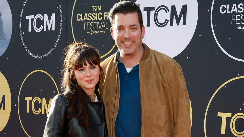 Zooey Deschanel and Jonathan Scott pose for a photo