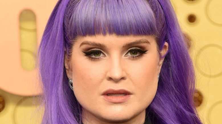 Kelly Osbourne posing at event