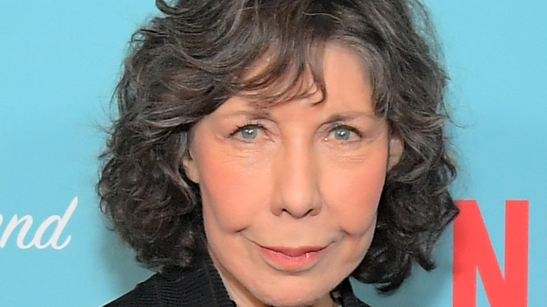 Lily Tomlin on red carpet