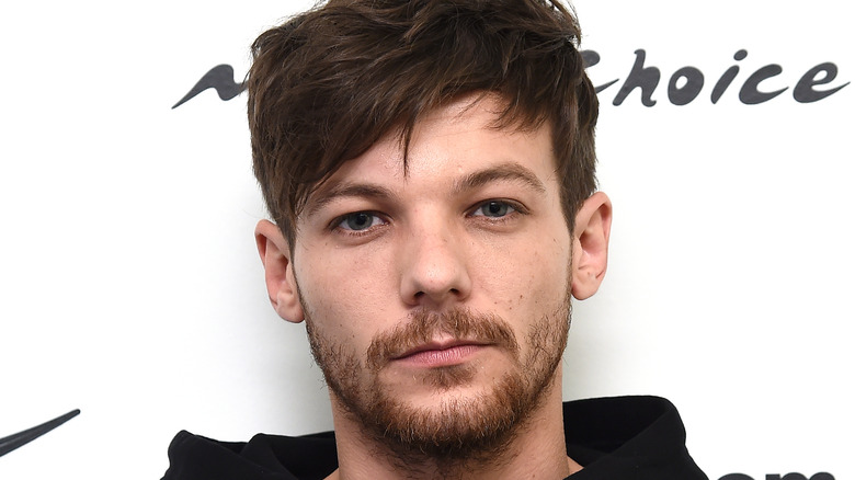 Louis Tomlinson poses on the red carpet