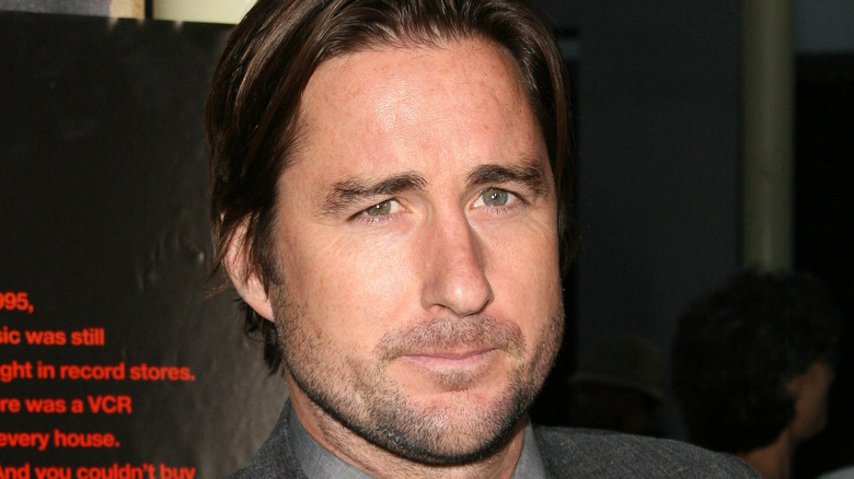 Luke Wilson posing on the red carpet