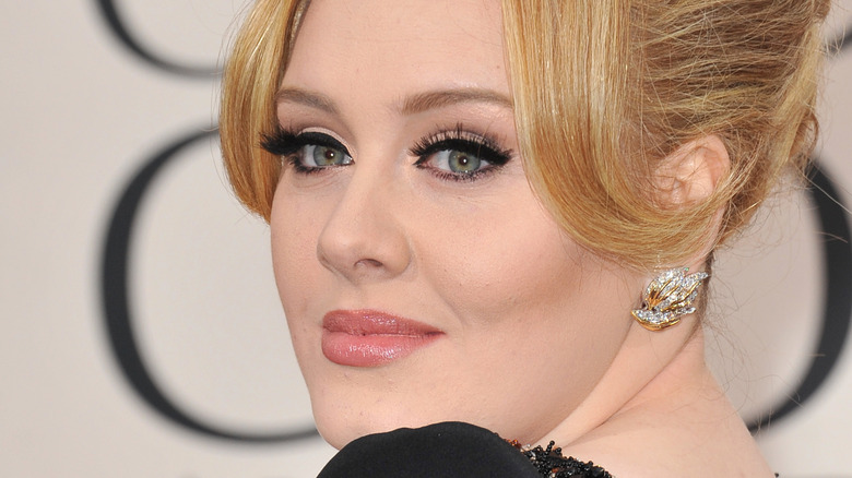 Adele posing on red carpet