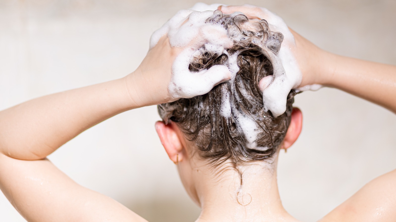 How Many Times A Week You Actually Need To Wash Your Hair, According To An  Expert