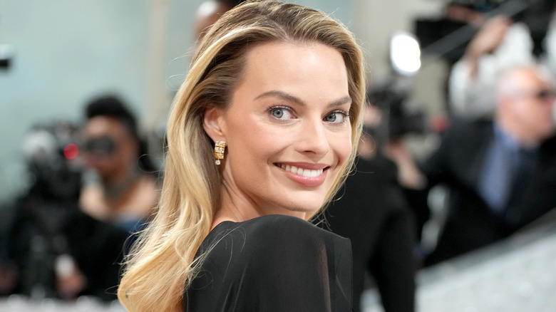 Margot Robbie attends the 2023 Met Gala