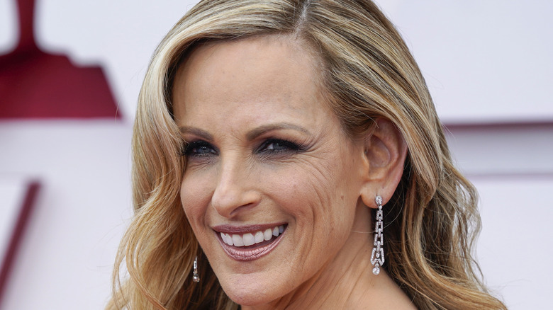 Marlee Matlin smiles on the red carpet