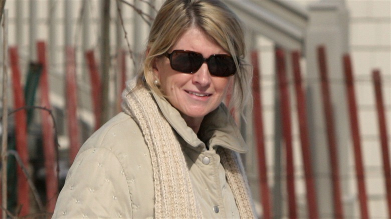 Martha Stewart walking in sunglasses under house arrest