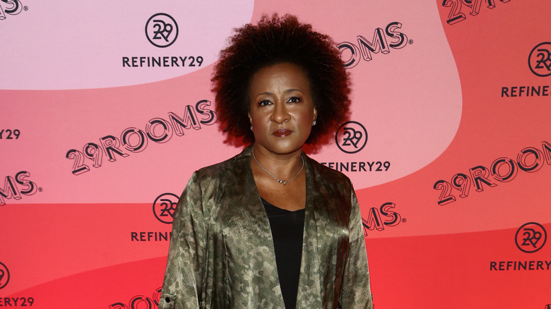 Wanda Sykes posing
