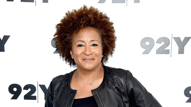 Wanda Sykes posing