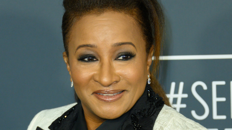 Wanda Sykes posing
