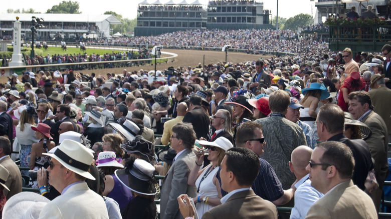 Kentucky Derby crowd