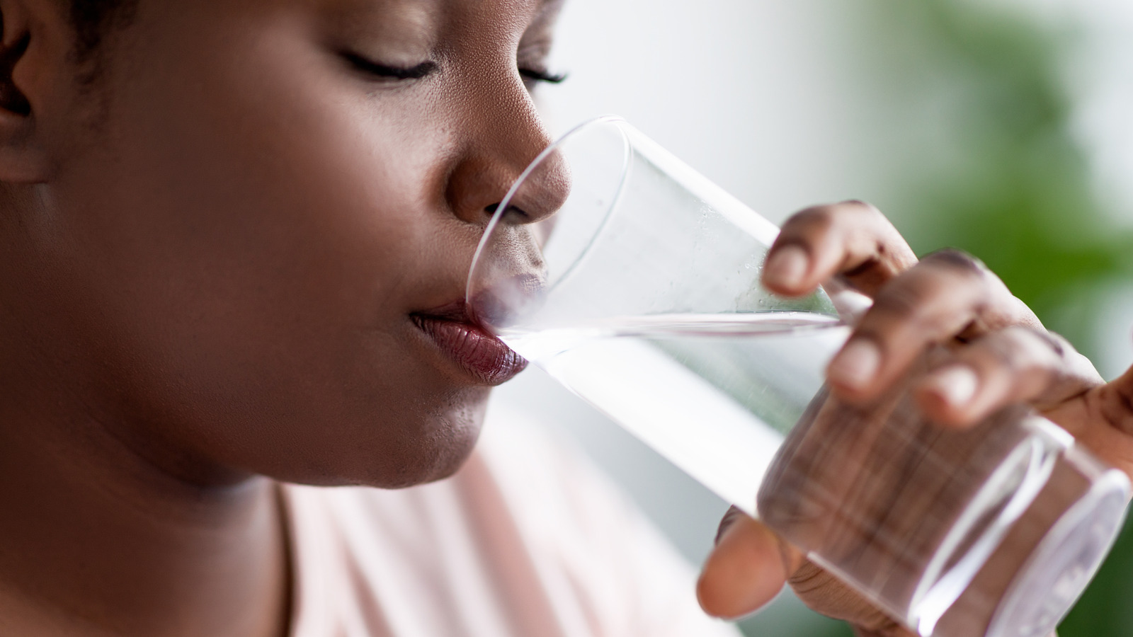 How Much Water Do You Need To Drink If You’re In Your 40s?